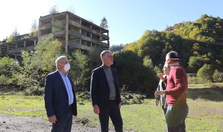 ოთარ შამუგიამ სოფელ ურავში, დარიშხანის შემცველი ნარჩენების განთავსების ტერიტორიაზე ინფრასტრუქტურული სამუშაოები დაათვალიერა